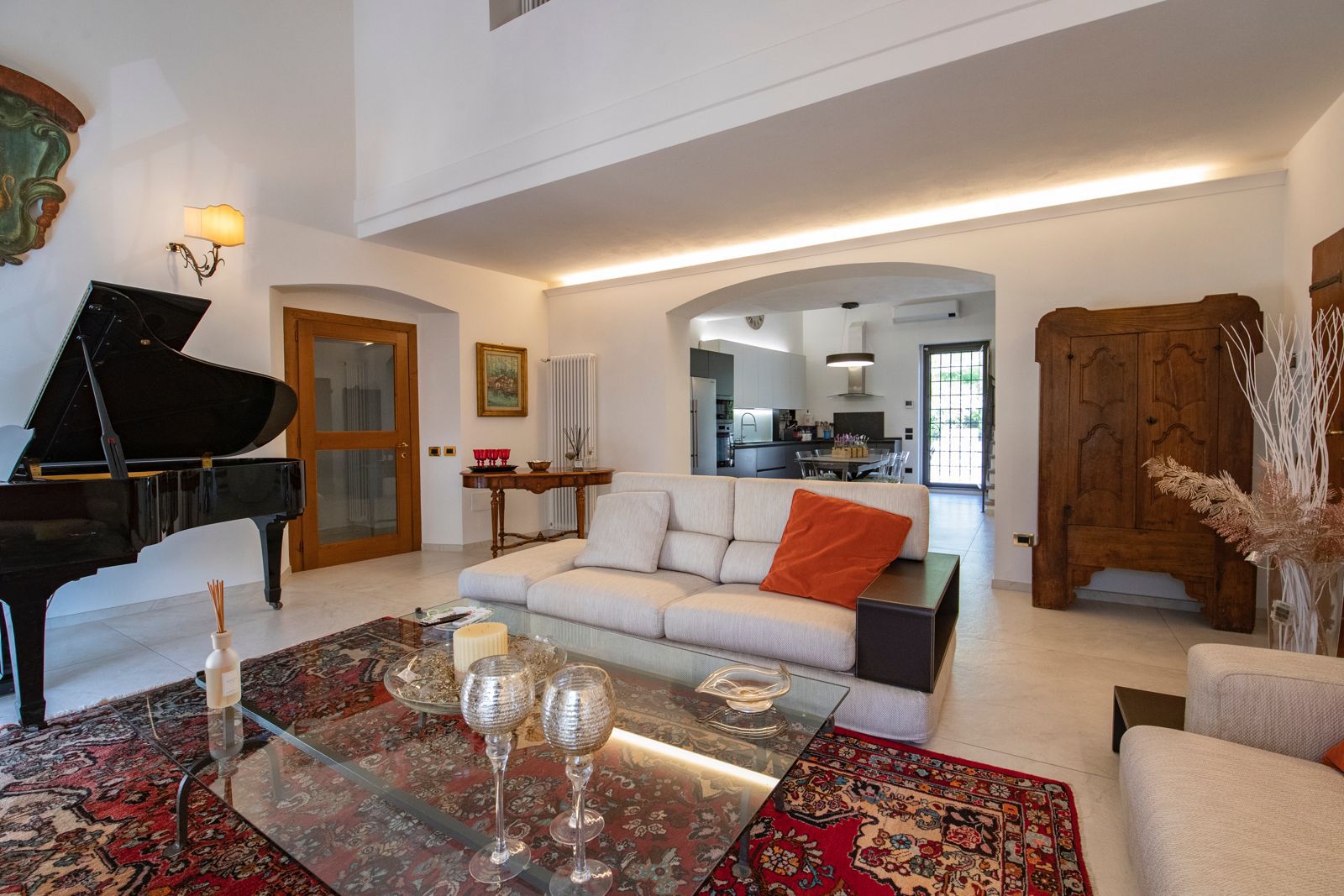 Salotto con pianoforte